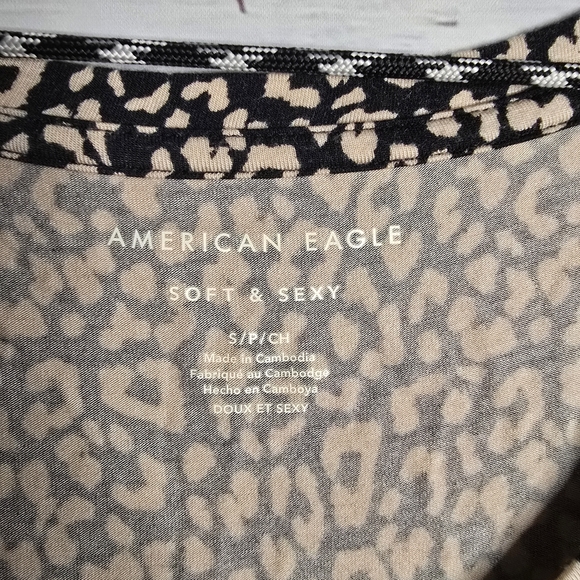 American Eagle Outfitters Black and Cream Leopard Print Tee Size S Loose Fit - Picture 2 of 4